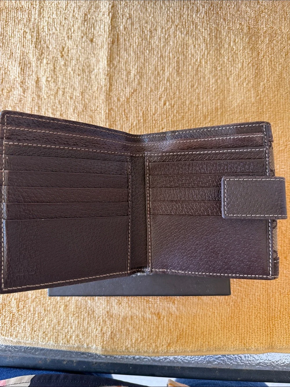 Authentic Gucci Wallet - Picture 5 of 9